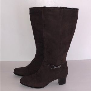 Pesaro walker boot size 8. Brown suede like new!